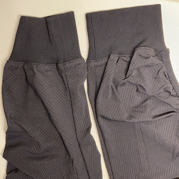 Beyond the Studio Jogger Full Length Black 6 - Picture 4 of 7